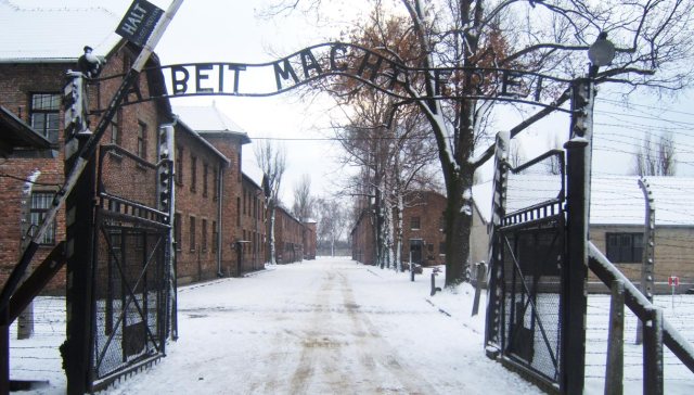 auschwitz.jpg