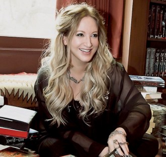 0138-leigh-bardugo-©jencastlephotography_edit